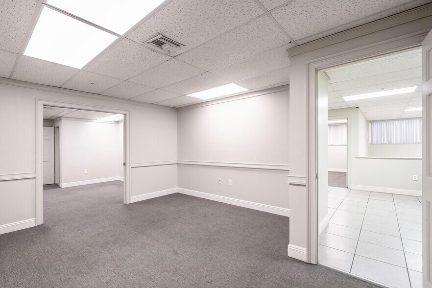 More Photos Of 9665 NW 13th St, Doral Warehouse For Lease