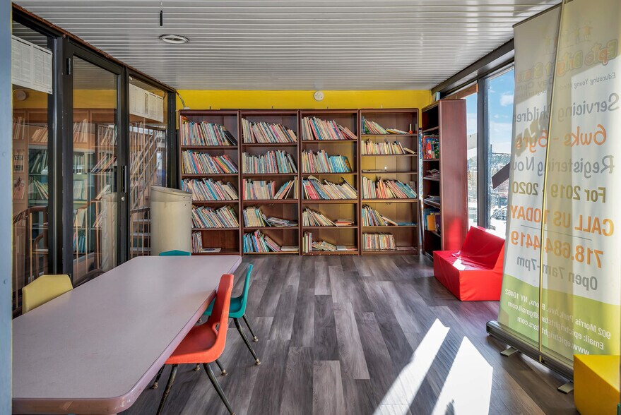 More Photos Of 900 Morris Park Ave, Bronx Storefront Retail Office For Lease