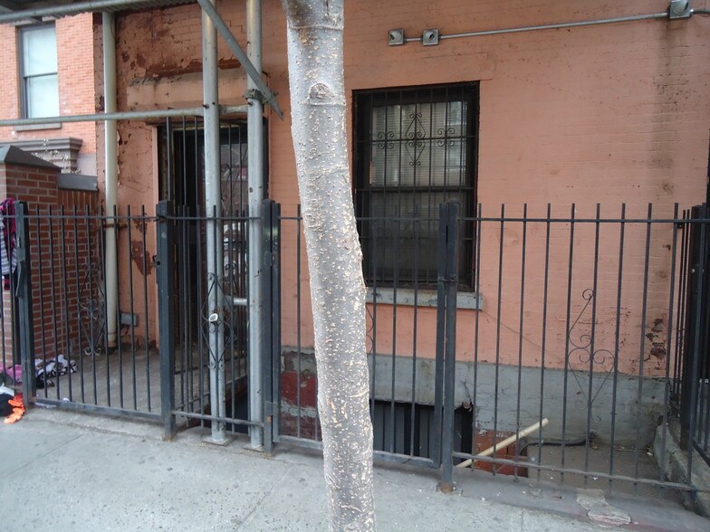 More Photos Of 301 W 29th St, New York Apartments For Lease
