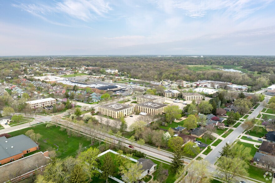 More Photos Of 121 Fairfield Way, Bloomingdale Unknown For Lease