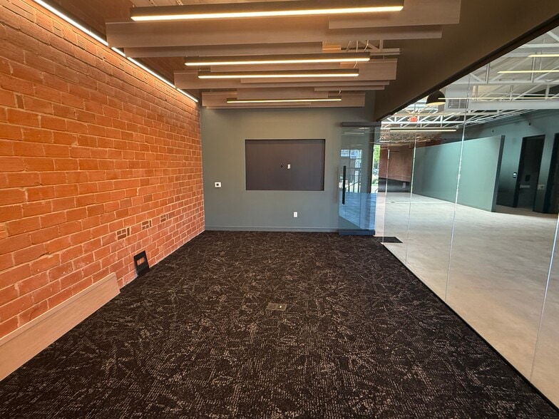 More Photos Of 119-127 Manufacturing St, Dallas Unknown For Lease