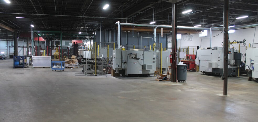 More Photos Of 11133 W Rogers St, Milwaukee Manufacturing For Lease