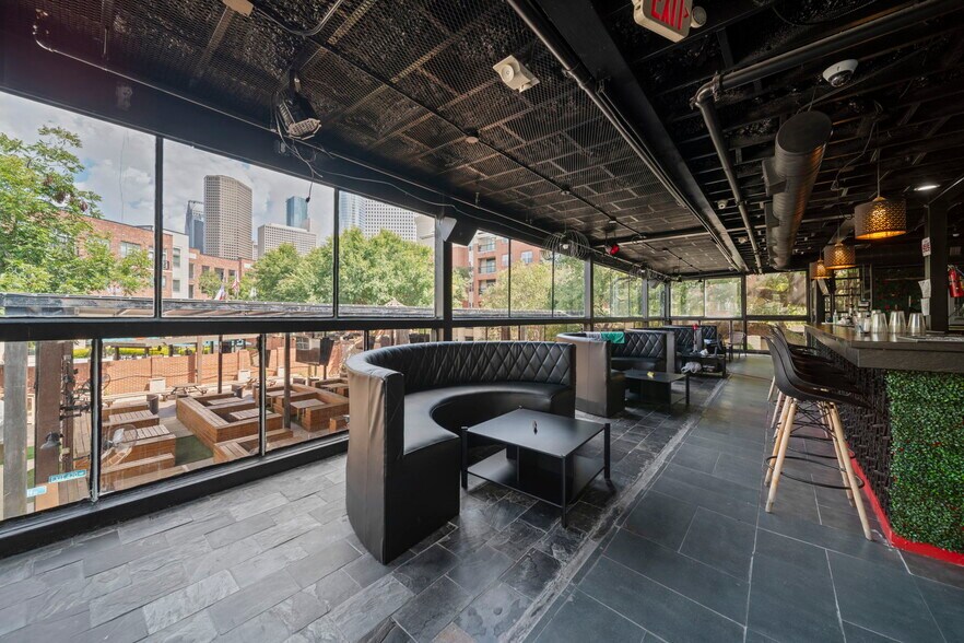 More Photos Of 1916 Baldwin St, Houston Bar For Sale