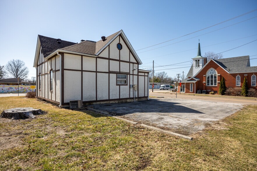 More Photos Of 425 W Main St, Staunton Office For Sale