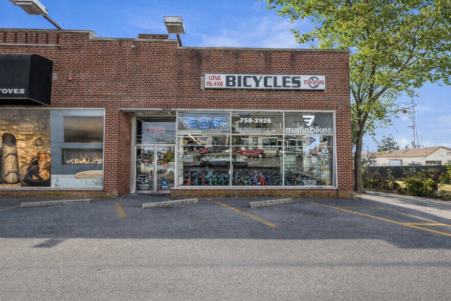 More Photos Of 318 E Main St, Patchogue Freestanding For Sale