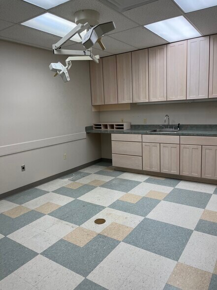 More Photos Of 11410 Jollyville Rd, Austin Medical For Sale