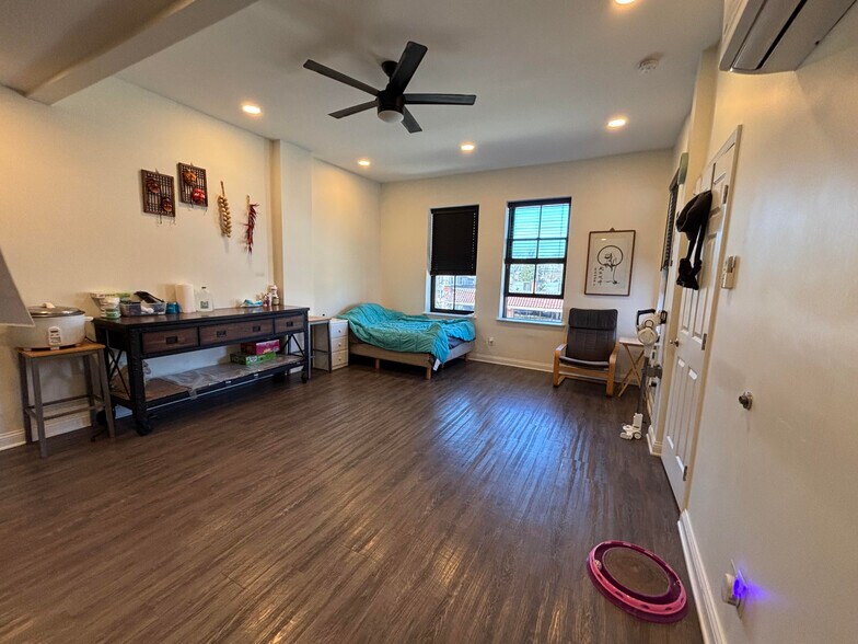 More Photos Of 4804 Whetsel Ave, Cincinnati Storefront Retail Residential For Sale