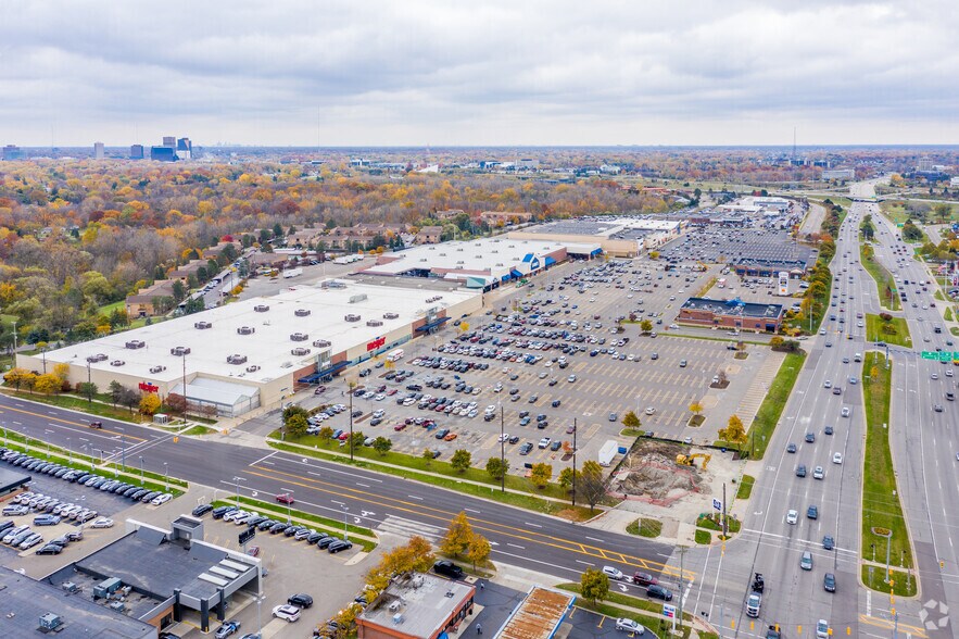 More Photos Of 28300-28800 Telegraph Rd, Southfield General Retail For Sale