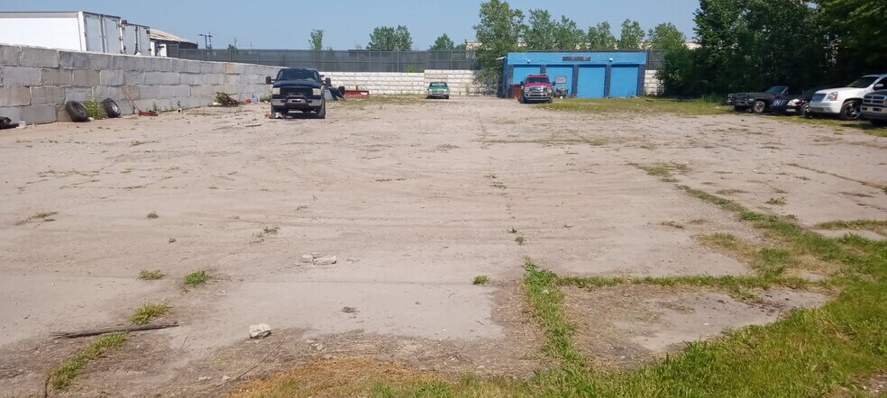 More Photos Of 9400 Roselawn St, Detroit Warehouse For Sale