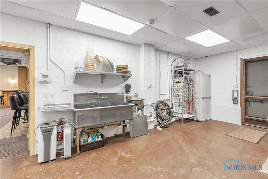 More Photos Of 11407 Corduroy Rd, Curtice Storefront For Sale