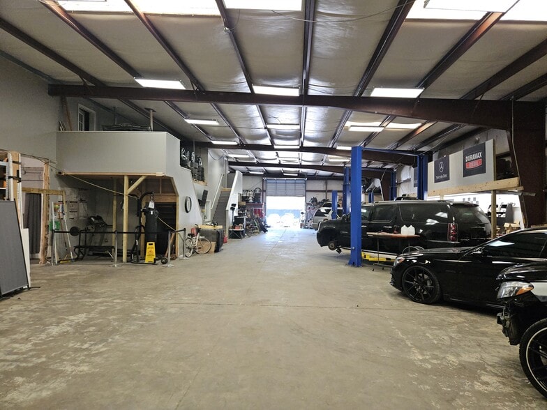 More Photos Of 2488 Lithonia West Dr, Lithonia Warehouse For Lease