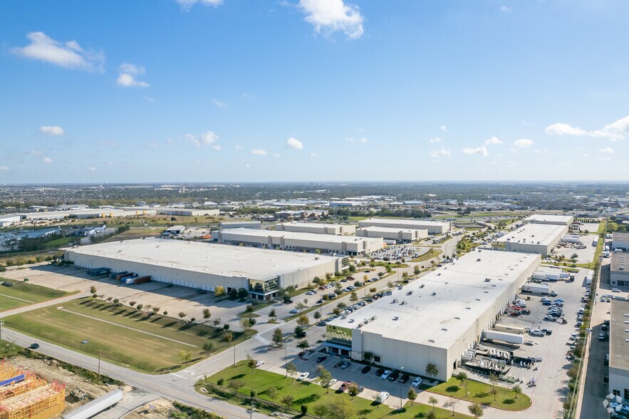 More Photos Of 2500 Scarbrough Dr, Austin Unknown For Lease