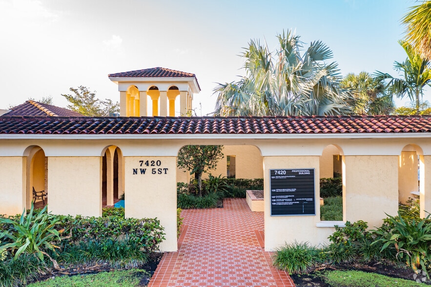 More Photos Of 7420 NW 5th St, Plantation Office Residential For Lease