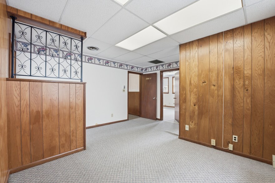 More Photos Of 29 Jarvis St, Fort Erie Office For Sale