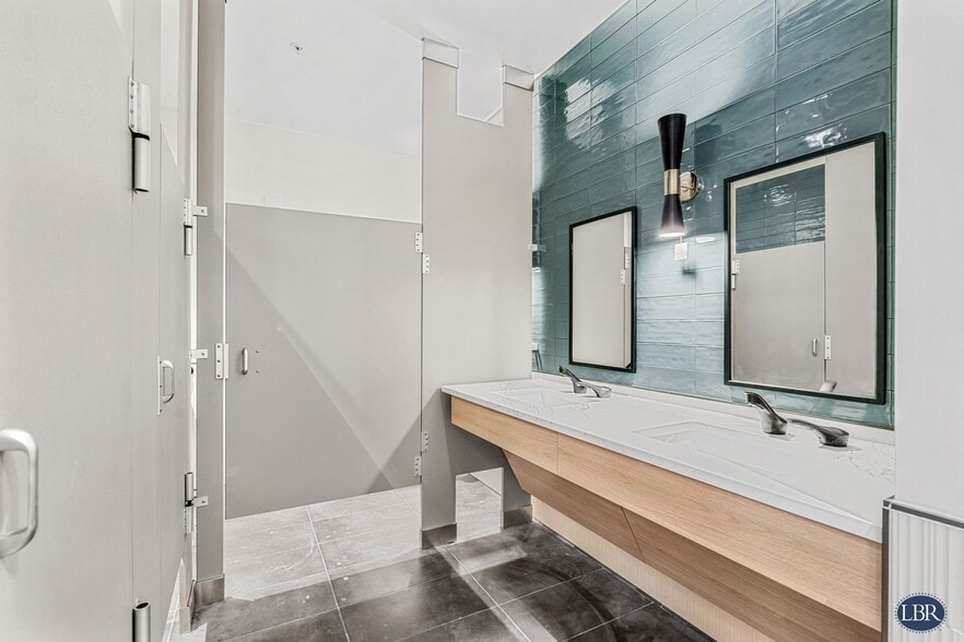 More Photos Of 7556 Lynx Way, Melbourne Office For Lease