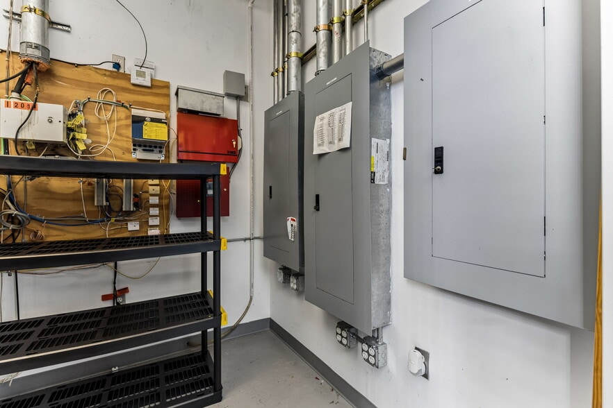 More Photos Of 2014 S Hackberry St, San Antonio Office For Sale