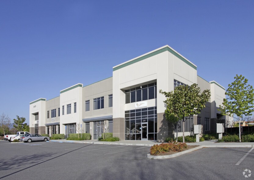 More Photos Of 301-313 Piercy Rd, San Jose Flex For Lease