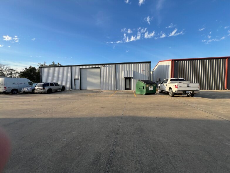More Photos Of 11085 Eastex Fwy, Beaumont Warehouse For Lease