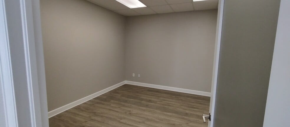 More Photos Of 1678-1694 Topaz Dr, Loveland Loft Creative Space For Lease
