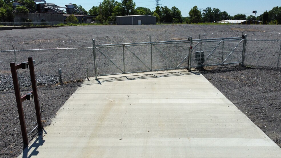 More Photos Of 247 E Bodley Ave, Memphis Light Distribution For Lease