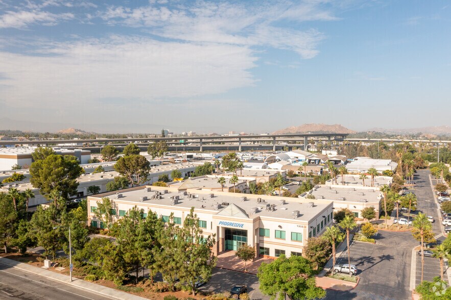 More Photos Of 1825 Chicago Ave, Riverside Office For Lease