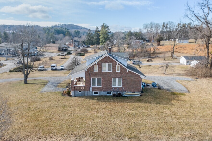 More Photos Of 132 Christiansburg Pike NE, Floyd Flex For Sale