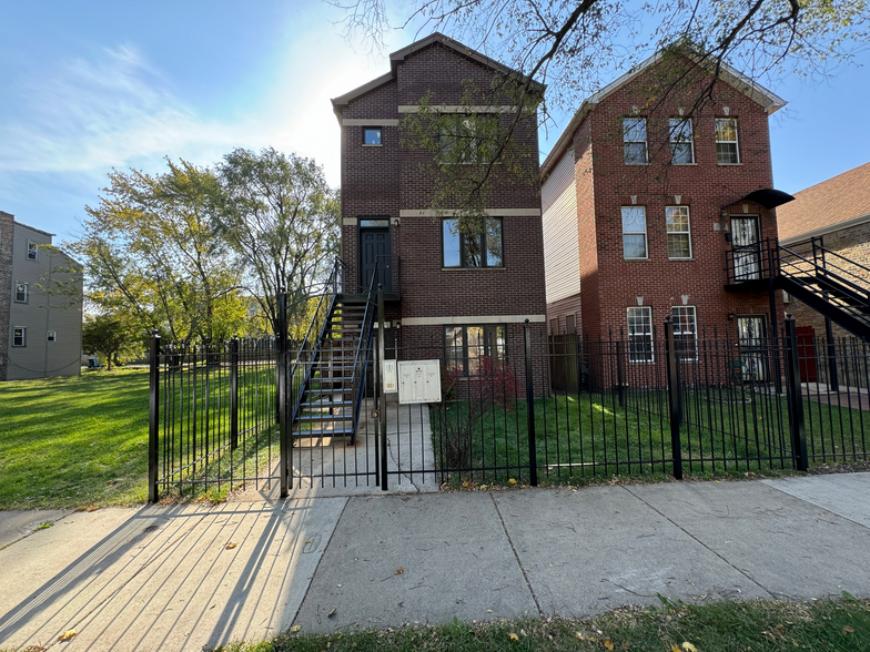 Primary Photo Of 3037 W Polk St, Chicago Apartments For Sale