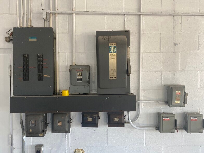 More Photos Of 106 Crutcher St, Vine Grove Freestanding For Sale