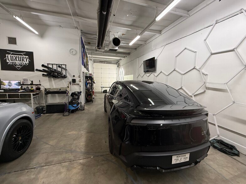 More Photos Of 2101-2125 S Platte River Dr, Denver Warehouse For Sale