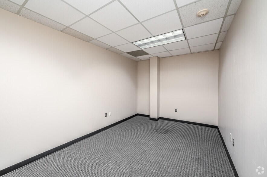 More Photos Of 7220 Wisconsin Ave, Bethesda Medical For Lease