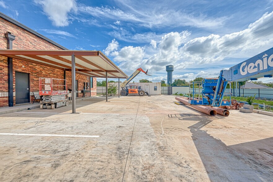 More Photos Of 3717 5th, Stafford General Retail For Lease