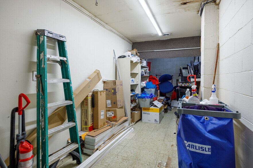 More Photos Of 2825 S Crater Rd, Petersburg Storefront Retail Office For Sale