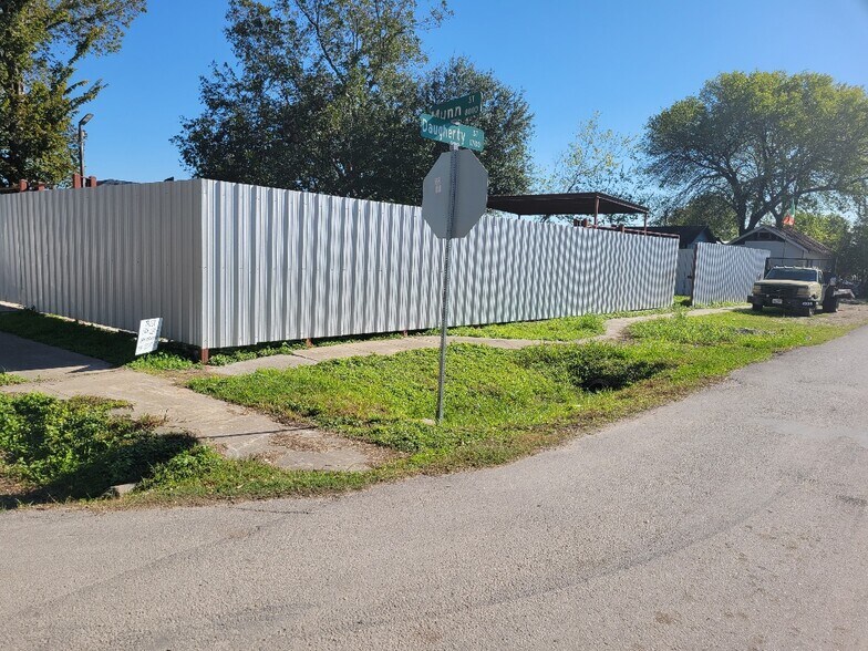 Primary Photo Of 8012 Munn St, Houston Land For Lease