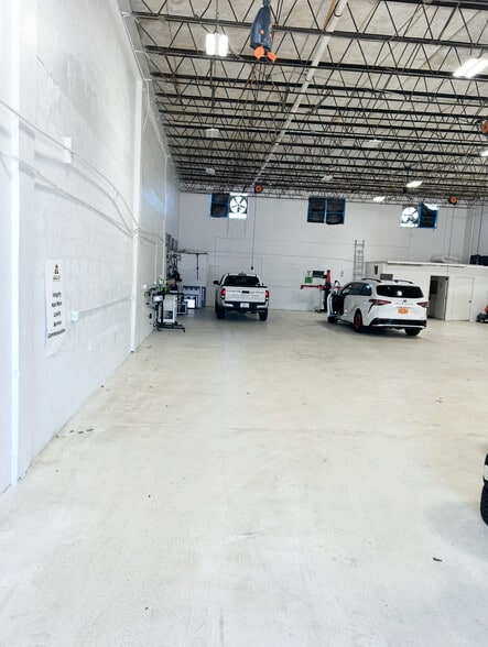 More Photos Of 208-220 NW 1st Ave, Hallandale Service For Lease