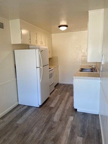 More Photos Of 6004-6012 Gloria Dr, Sacramento Apartments For Sale