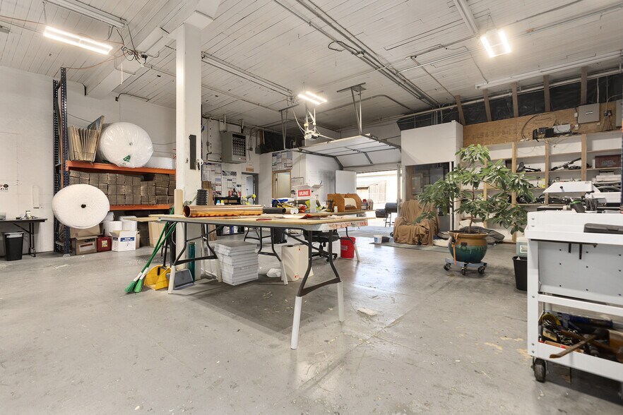 More Photos Of 814 Brooklyn Ave, Kansas City Warehouse For Sale
