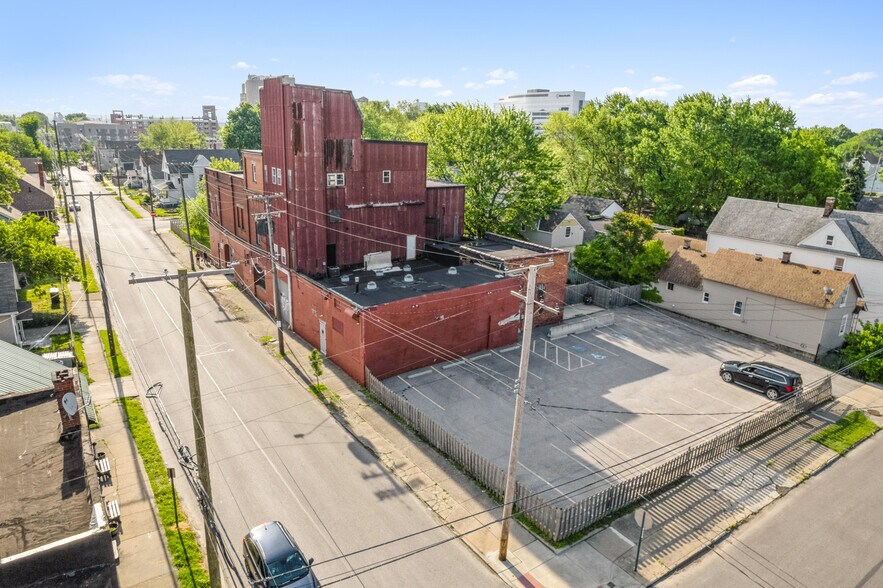 More Photos Of 3135 Sackett Ave, Cleveland Manufacturing For Sale