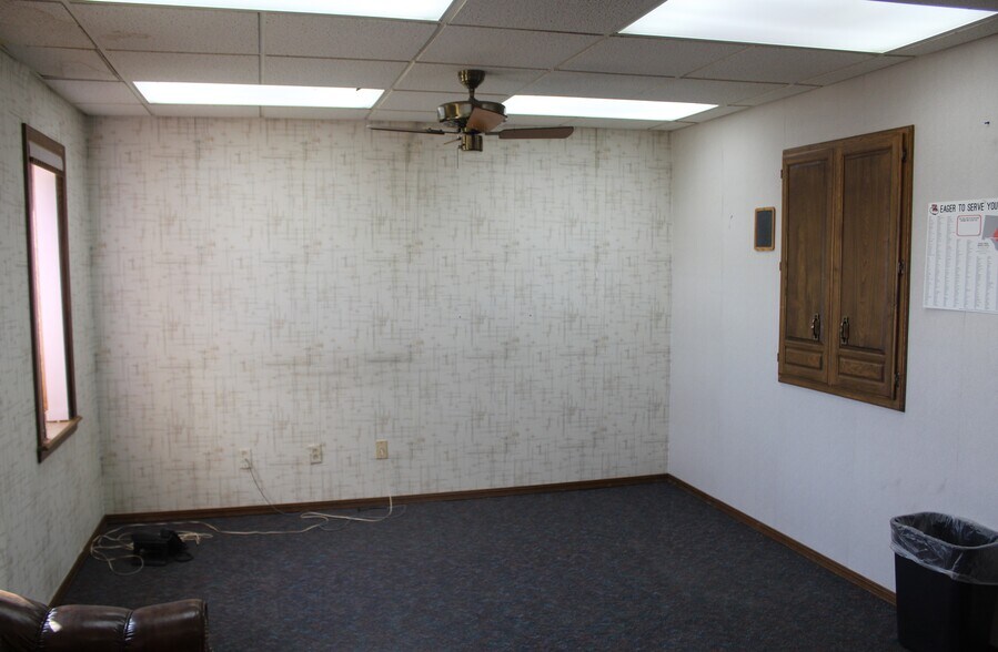 More Photos Of 4310 Oklahoma Ave, Woodward Distribution For Sale