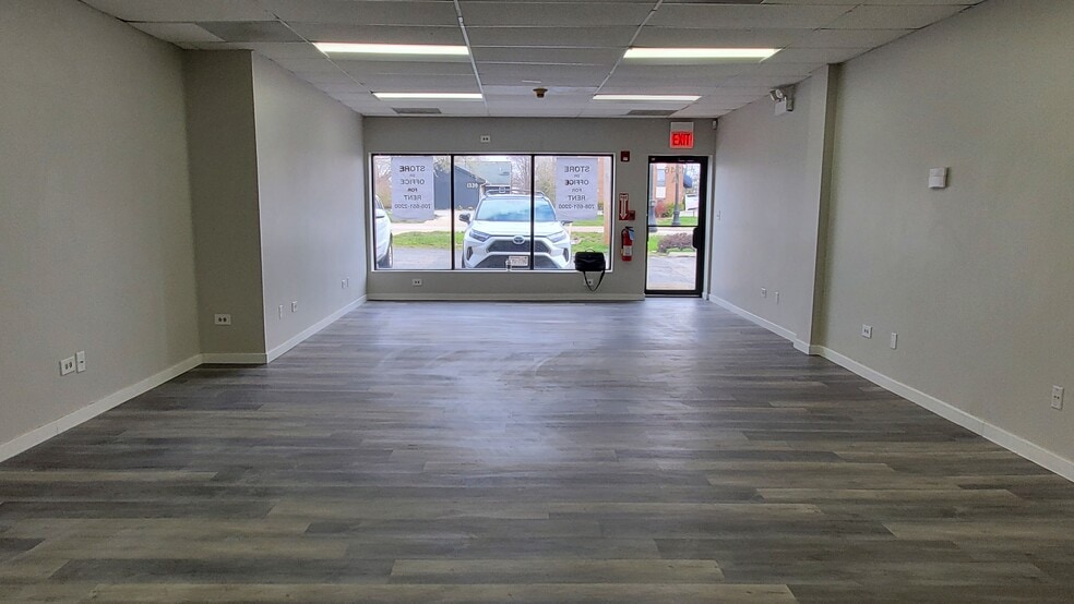 More Photos Of 1346 W Irving Park Rd, Bensenville Storefront Retail Residential For Sale