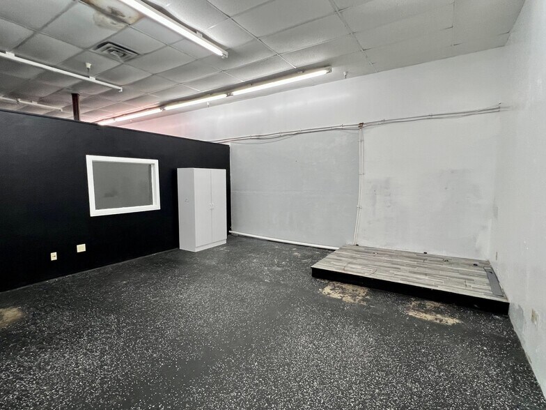 More Photos Of 3010-3012 N 14th St, Ponca City Storefront For Lease
