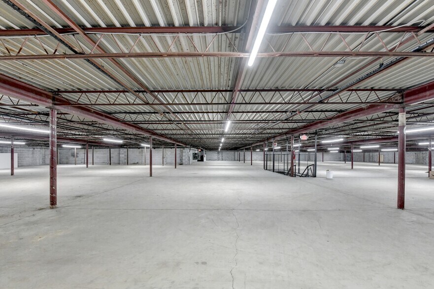More Photos Of 4784 Cantrell Rd, Flowery Branch Warehouse For Sale
