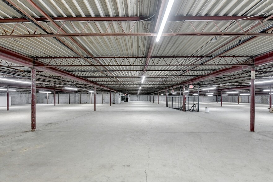 More Photos Of 4784 Cantrell Rd, Flowery Branch Warehouse For Sale