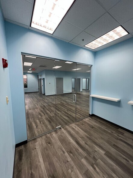 More Photos Of 215 Remington Blvd, Bolingbrook Medical For Lease