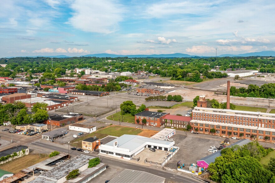 More Photos Of 395 S Ocoee St, Cleveland Showroom For Sale