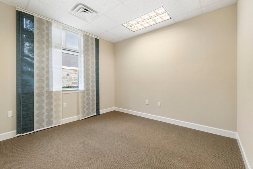 More Photos Of 2219 Sawdust Rd, The Woodlands Medical For Sale