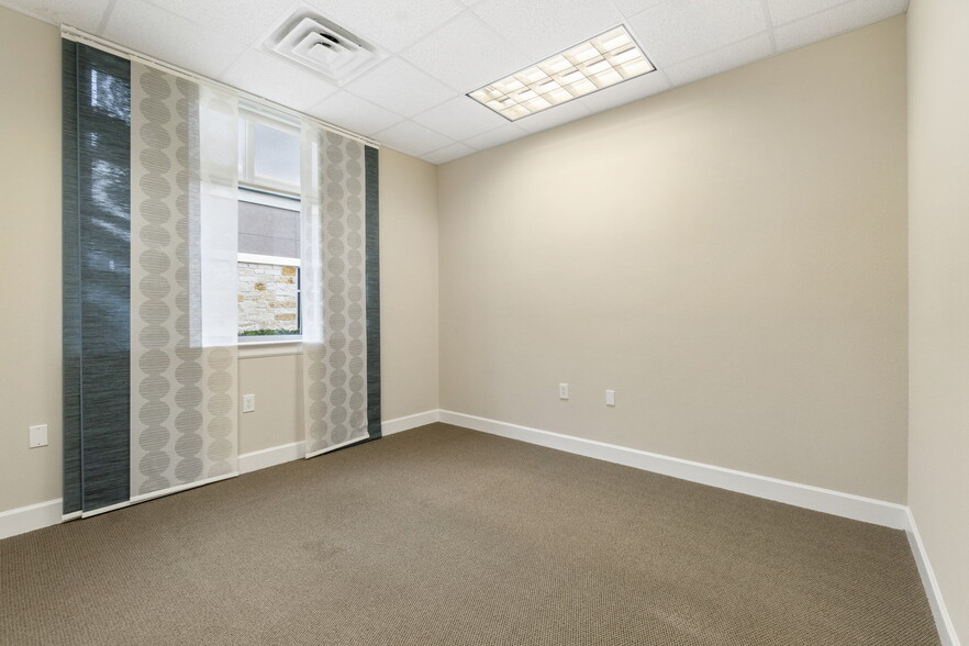 More Photos Of 2219 Sawdust Rd, The Woodlands Office For Sale