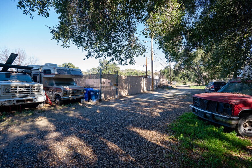 More Photos Of 23638 Pine St, Newhall Service For Sale