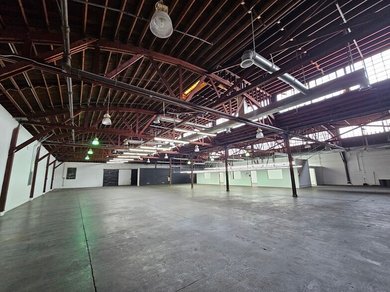 More Photos Of 2853 E Pico Blvd, Los Angeles Warehouse For Lease