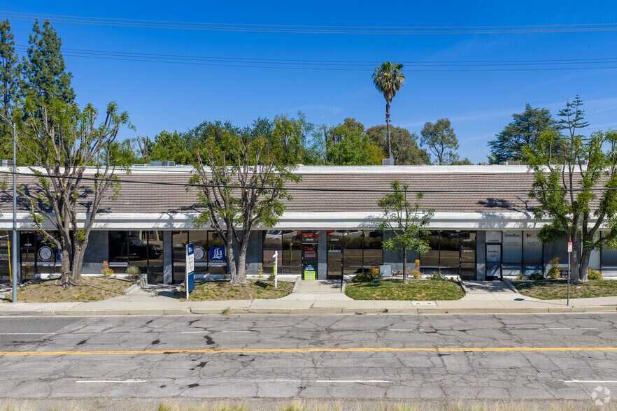 More Photos Of 23291 Ventura Blvd, Woodland Hills Loft Creative Space For Lease