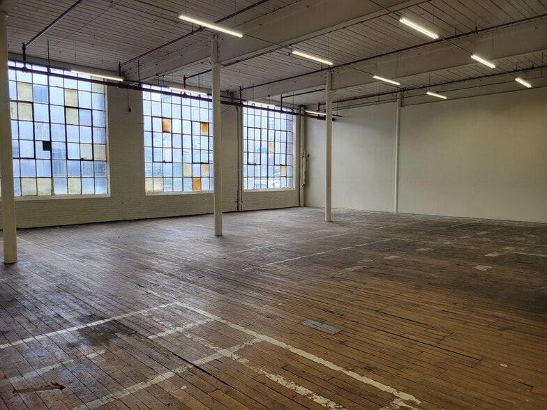More Photos Of 100-100 Outwater Ln, Garfield Manufacturing For Lease